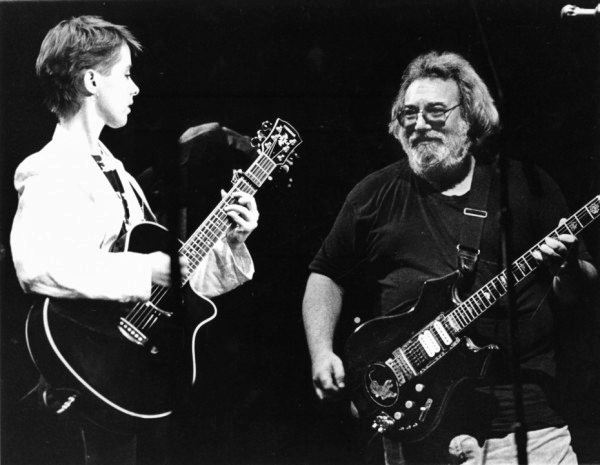 Suzanne Vega on stage with Jerry Garcia, Madison Square Garden, September 1988.